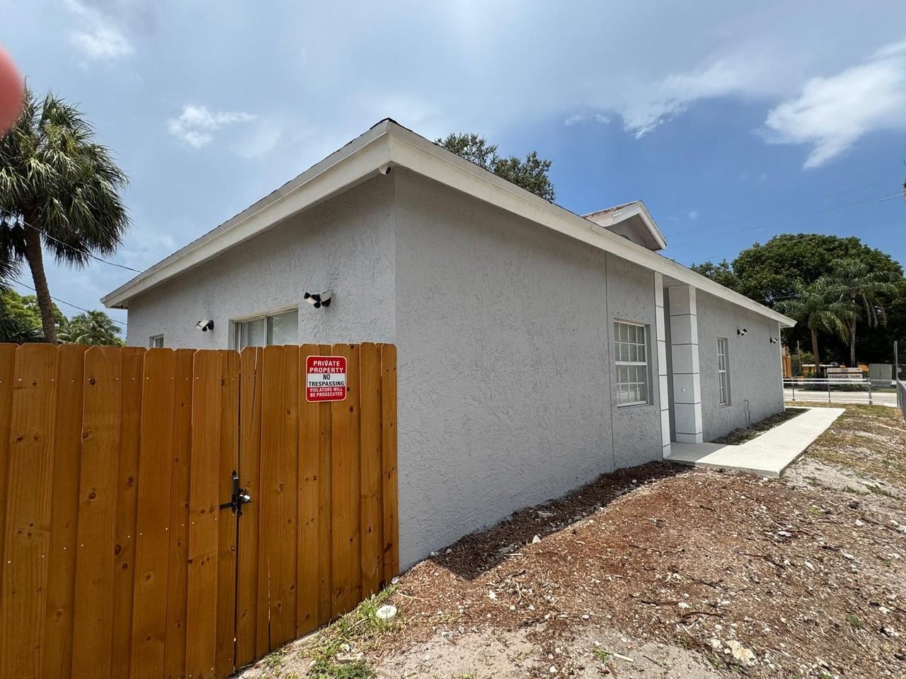 890 Nw 25th Ave #NA - Photo 4 of 33