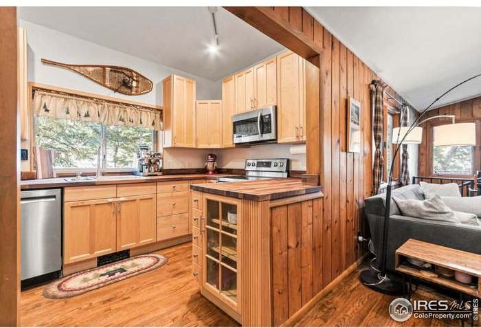 838 Lakeshore Dr #NA - Photo 2 of 8