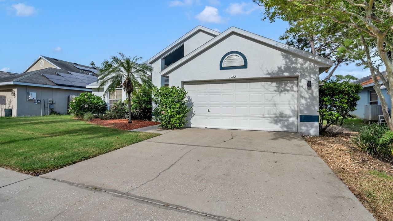 1922 Wood Bend St - Photo 2 of 29