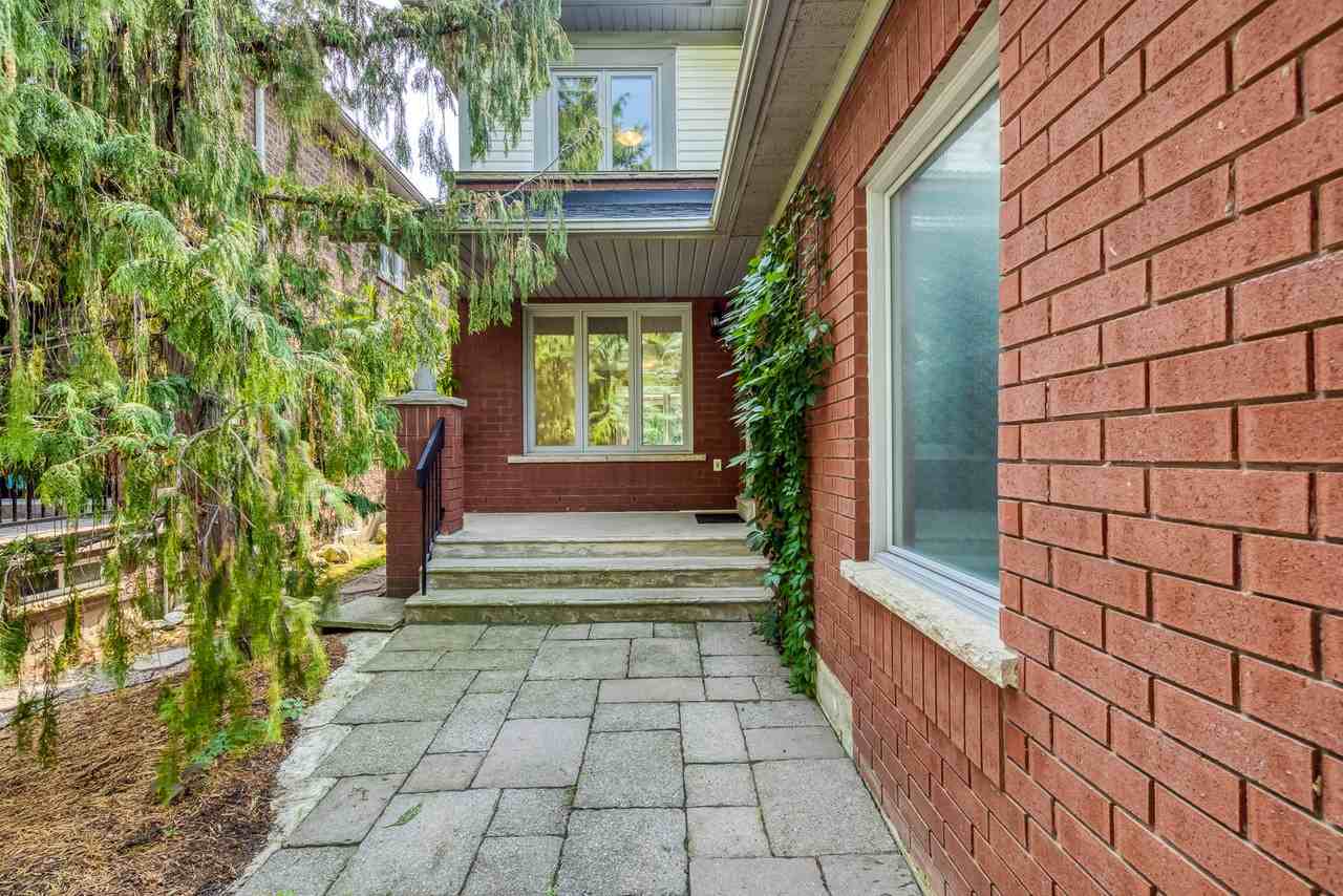 5935 Dalebrook Crescent - Photo 3 of 46