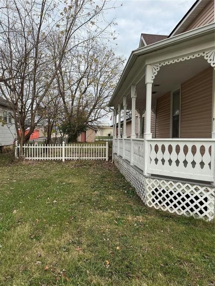 422 N Madison Ave - Photo 4 of 16