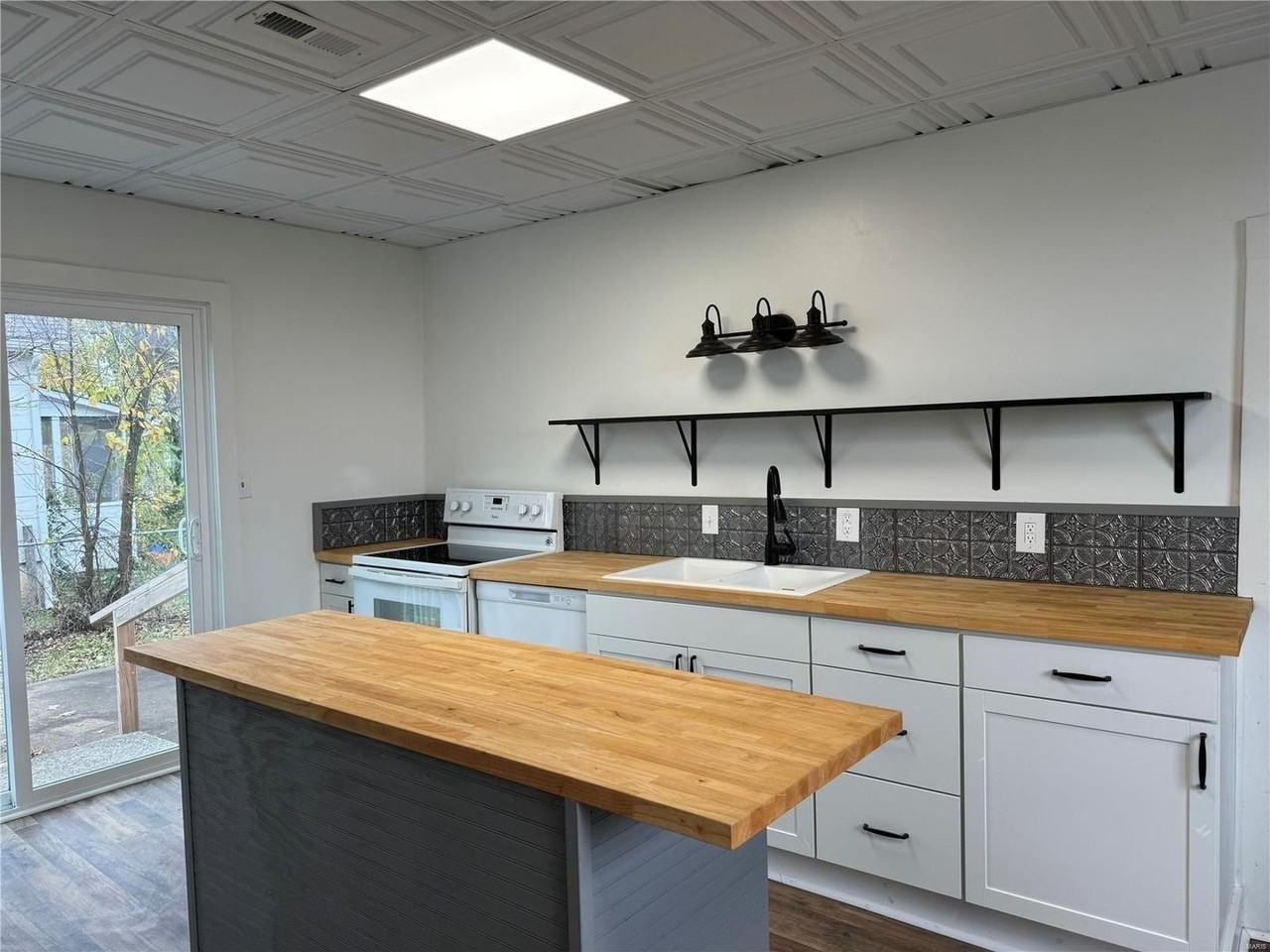 422 N Madison Ave - Photo 6 of 16