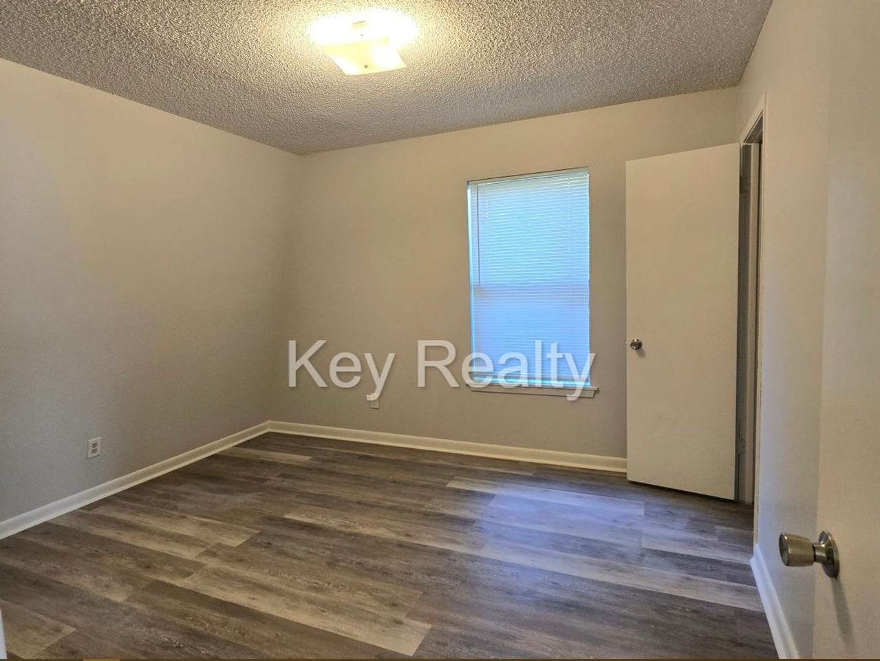 214 Lee St Apt B - Photo 5 of 6