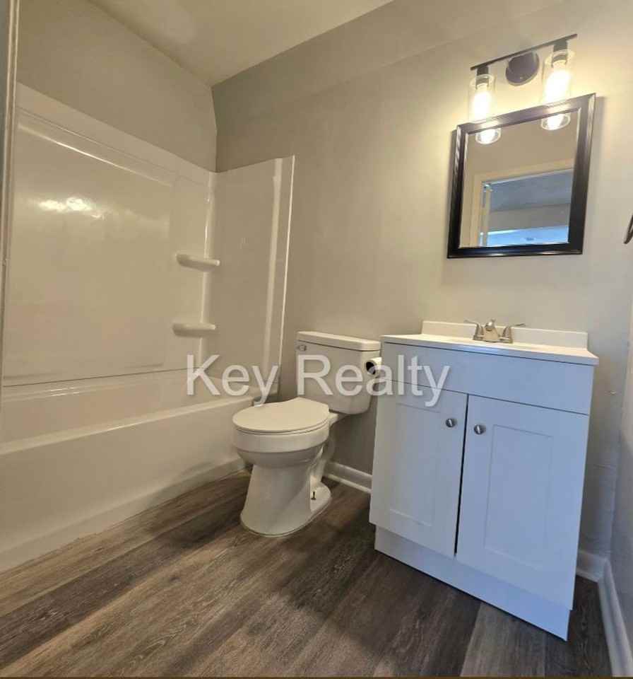 214 Lee St Apt B - Photo 6 of 6