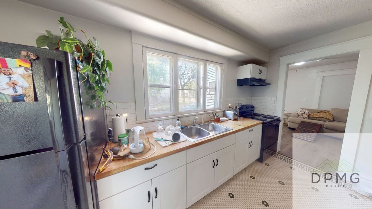 214 214 East Elm - 1 #1 - Photo 6 of 13