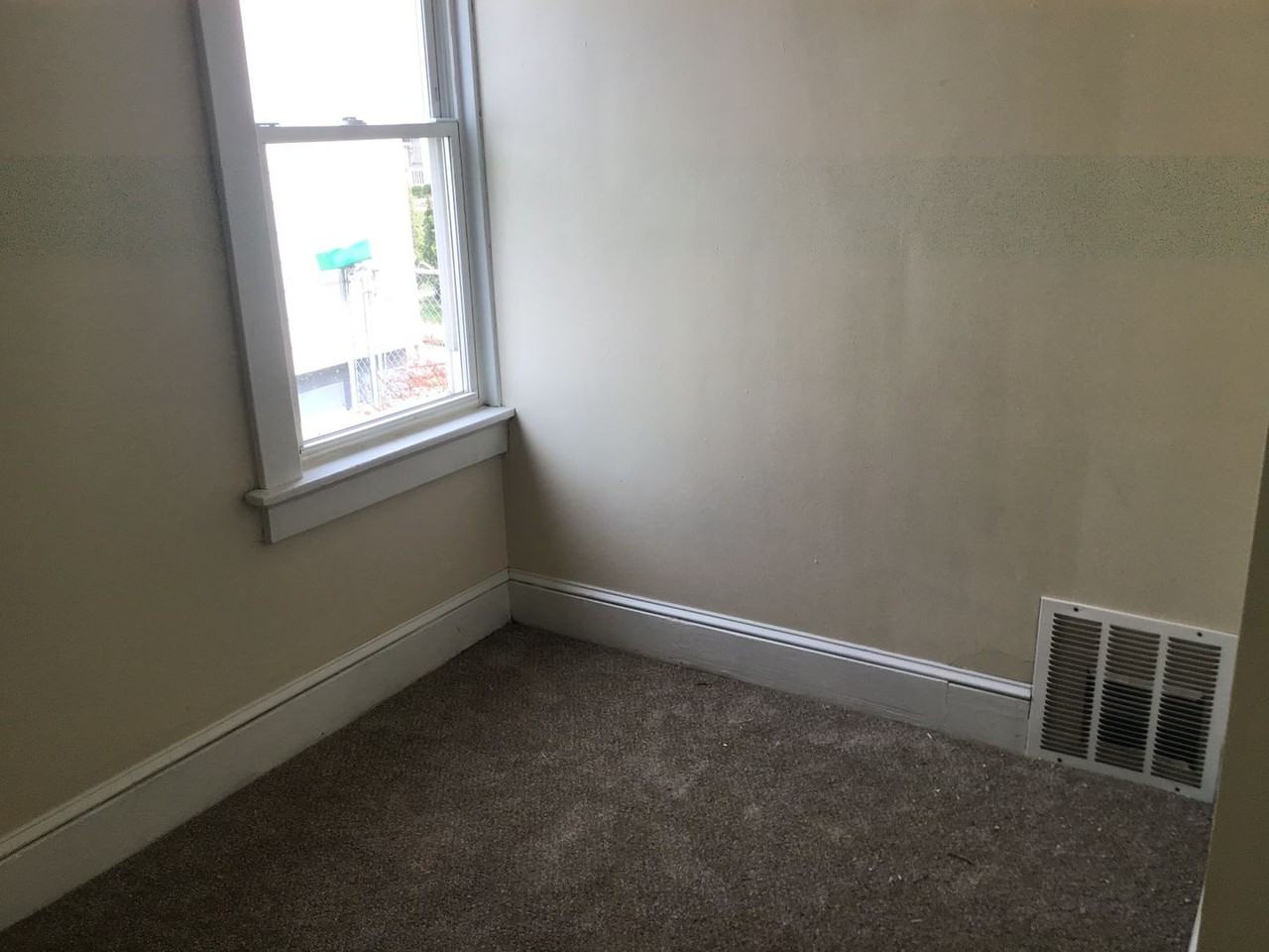 5703 N 36th St - Photo 6 of 21