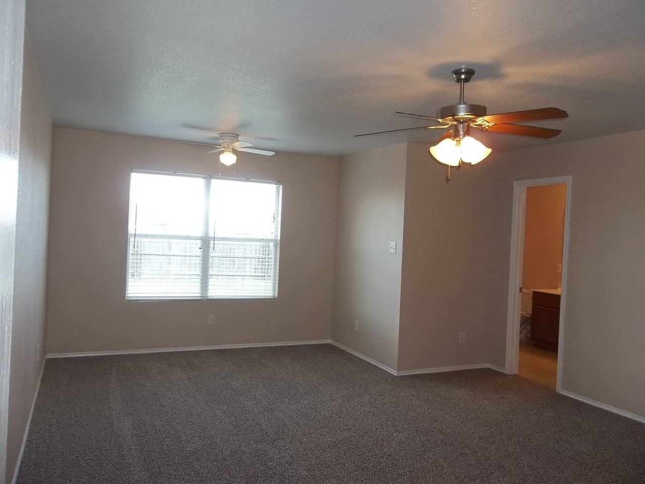 2111 Madison Ct S - Photo 7 of 11