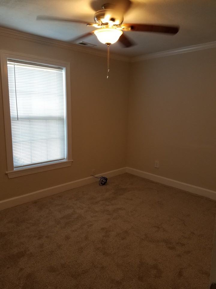 1216 Hazel Ave - Photo 4 of 11