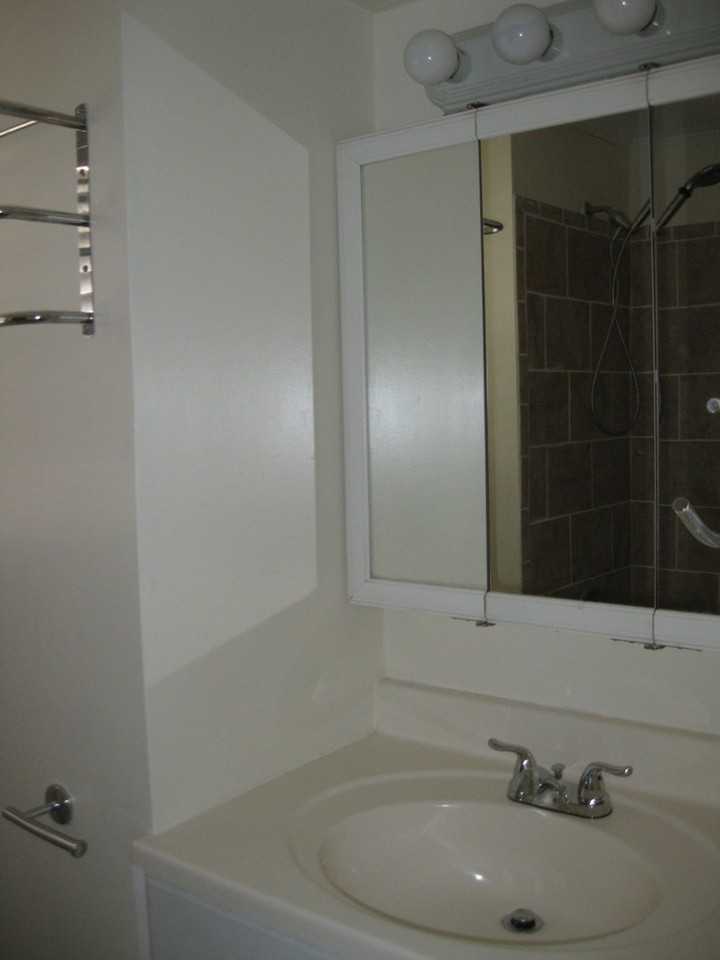 1216 Hazel Ave - Photo 5 of 11