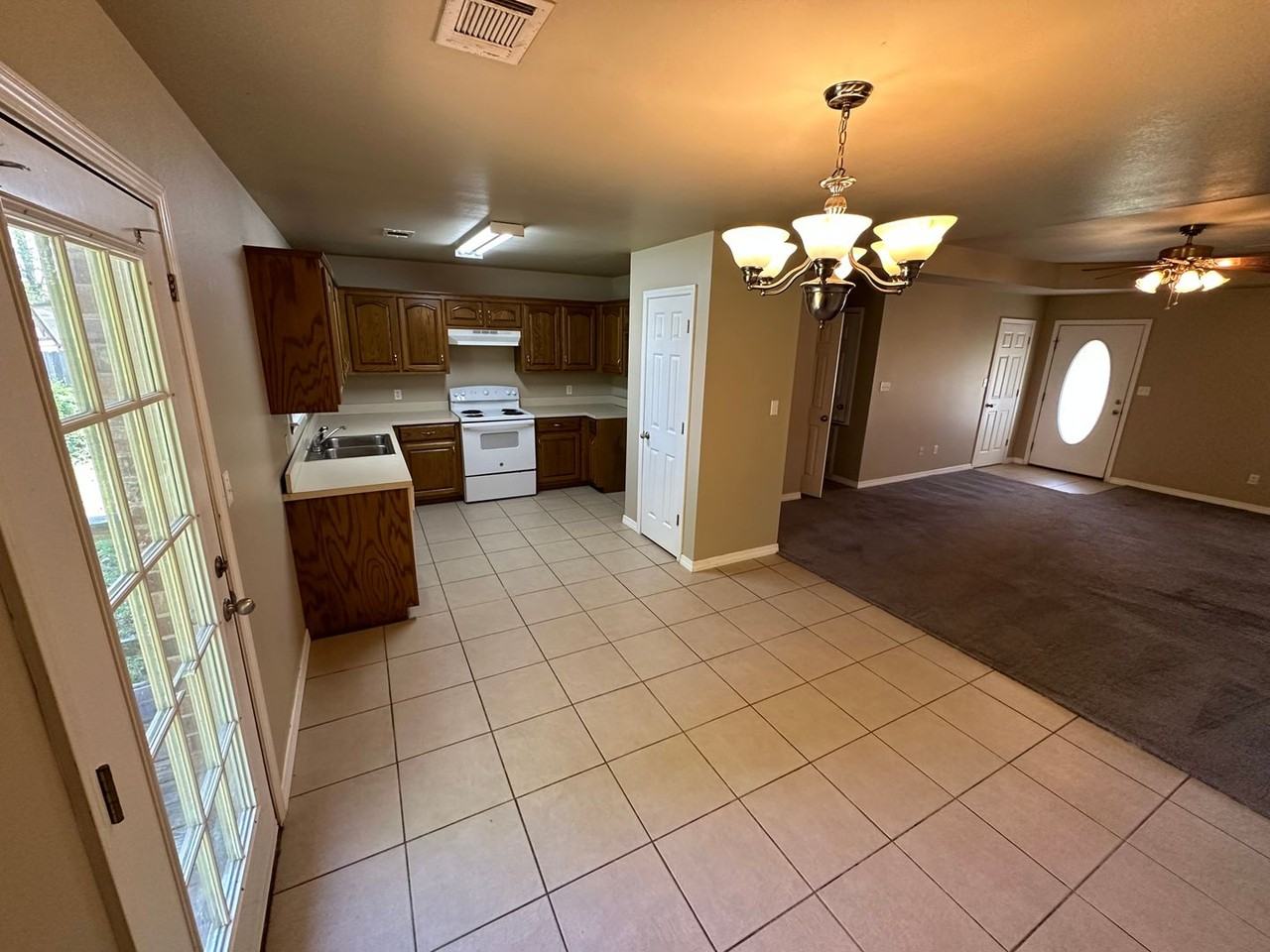 77 Sundance Dr - Photo 3 of 9