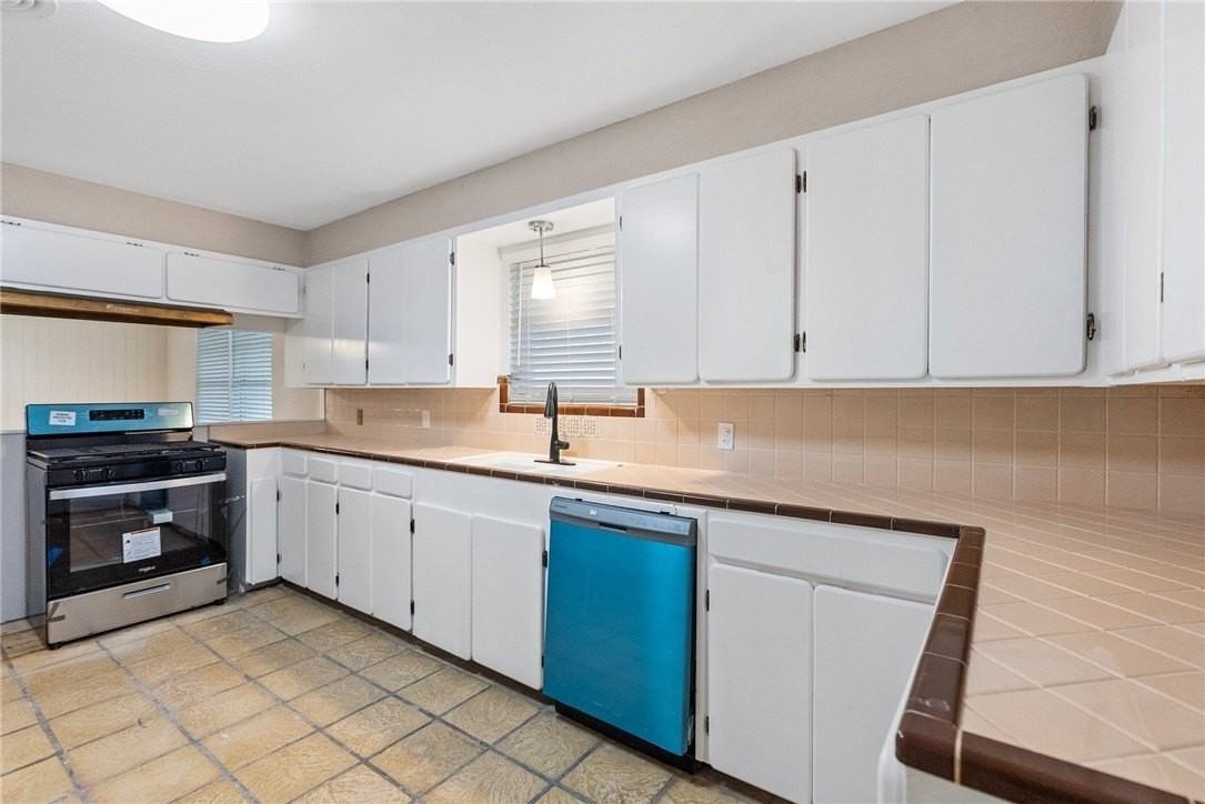 921 Barracuda Pl - Photo 6 of 29