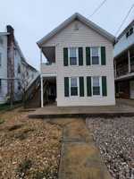 featured image of 440 E Queen St