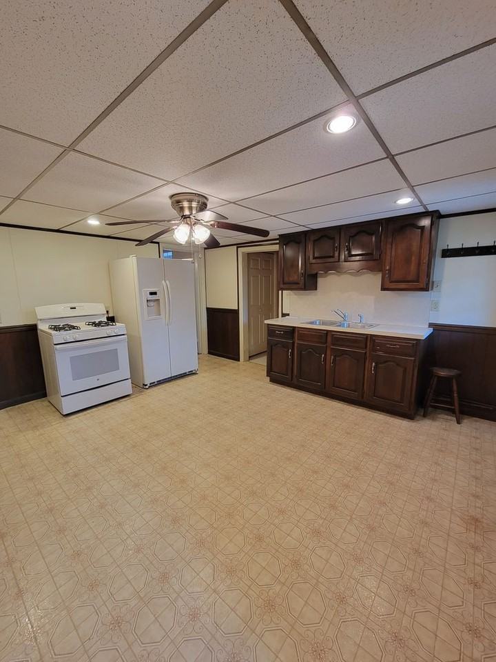 440 East Queen Street - Photo 3 of 32