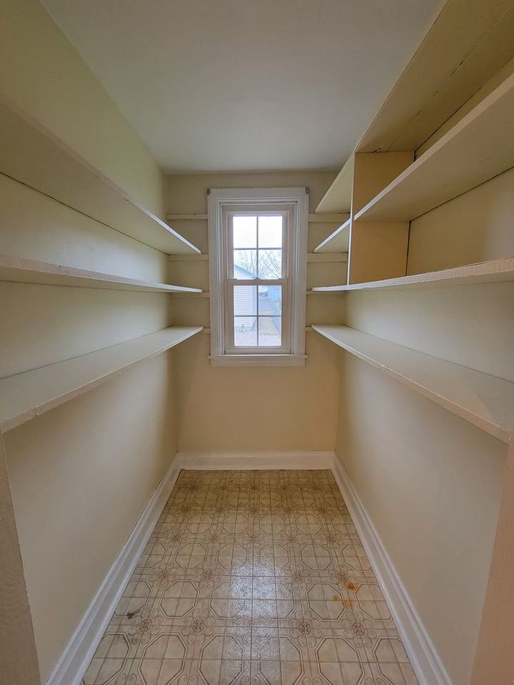 440 East Queen Street - Photo 5 of 32