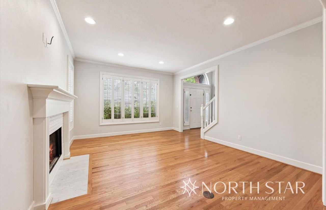 4927 Hastings Dr - Photo 3 of 40