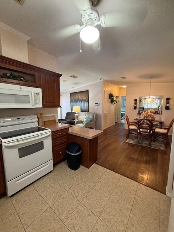 1854 Mango St Ne - Photo 2 of 33