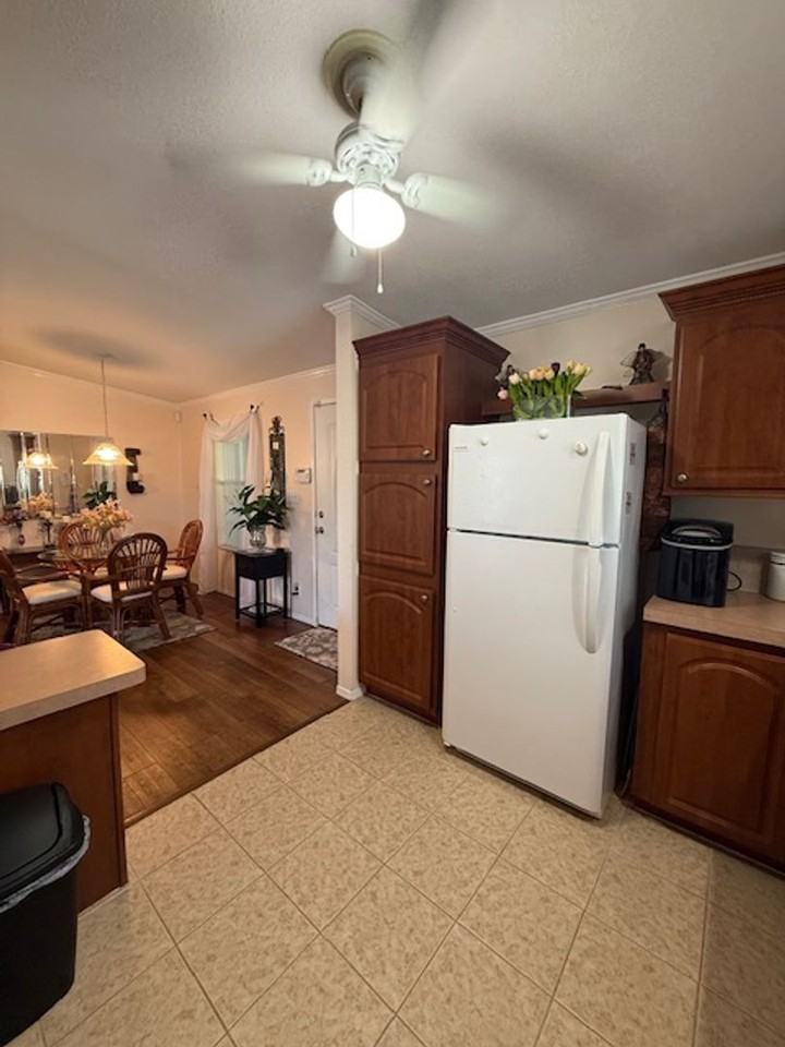 1854 Mango St Ne - Photo 3 of 33