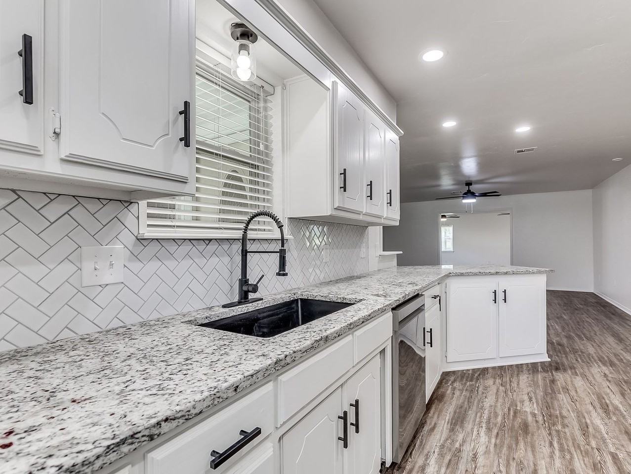 209 Sw 6th St - Photo 3 of 29