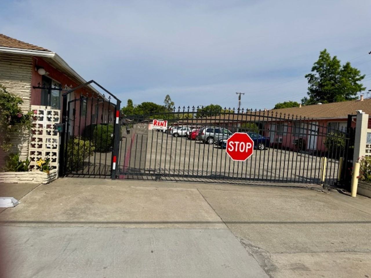 6105 44th St - Photo 2 of 14