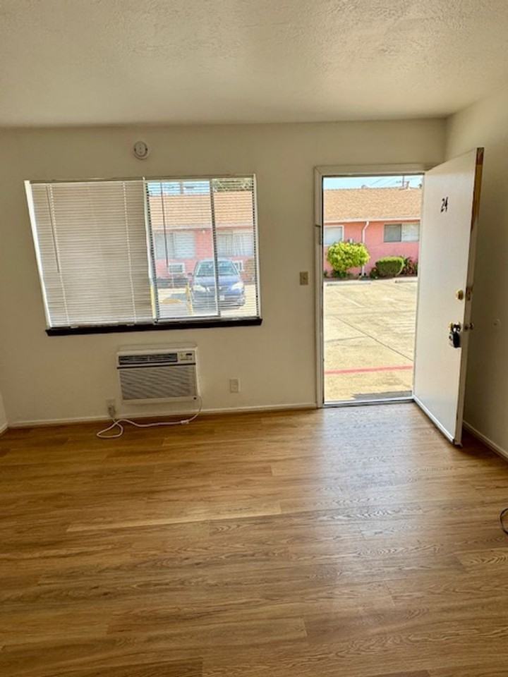 6105 44th St - Photo 3 of 14