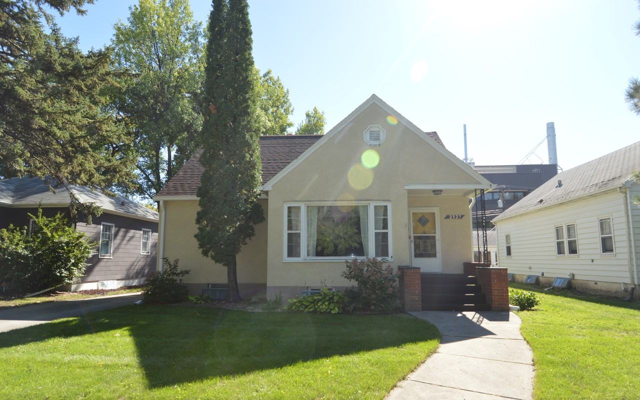 2327 University Ave - Photo 2 of 3