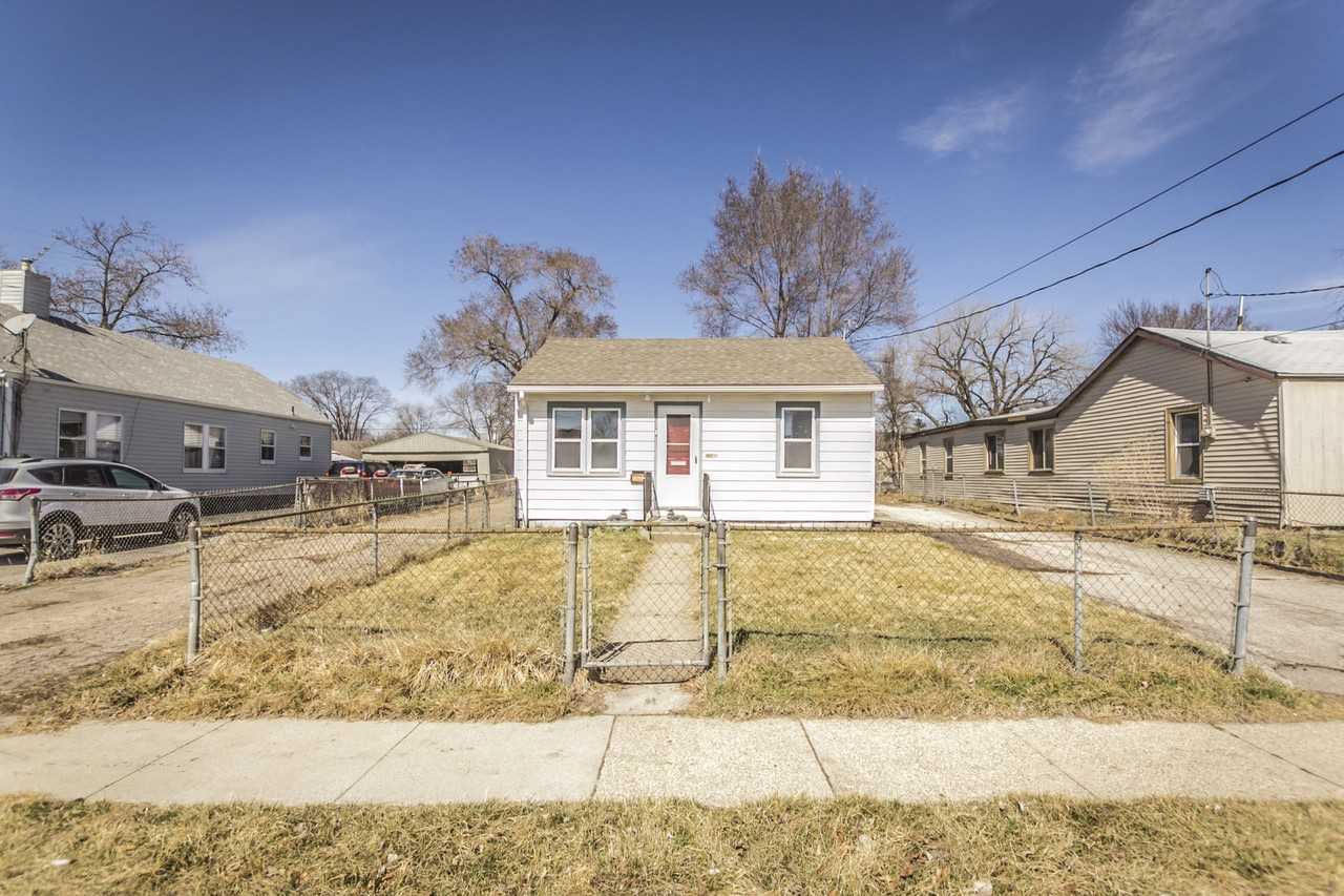 2246 Garfield Ave - Photo 2 of 18