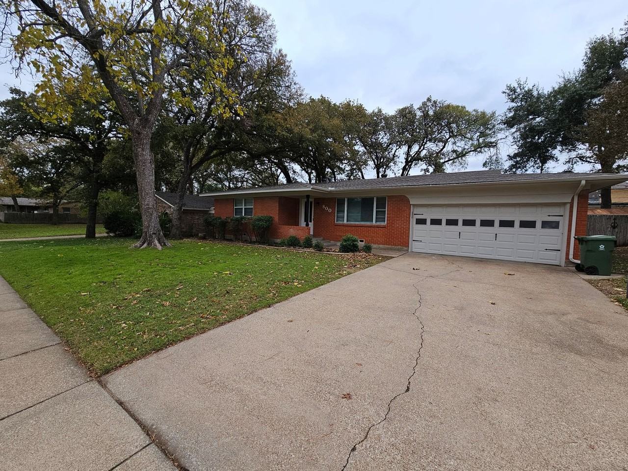 800 Valley View Dr - Photo 2 of 50