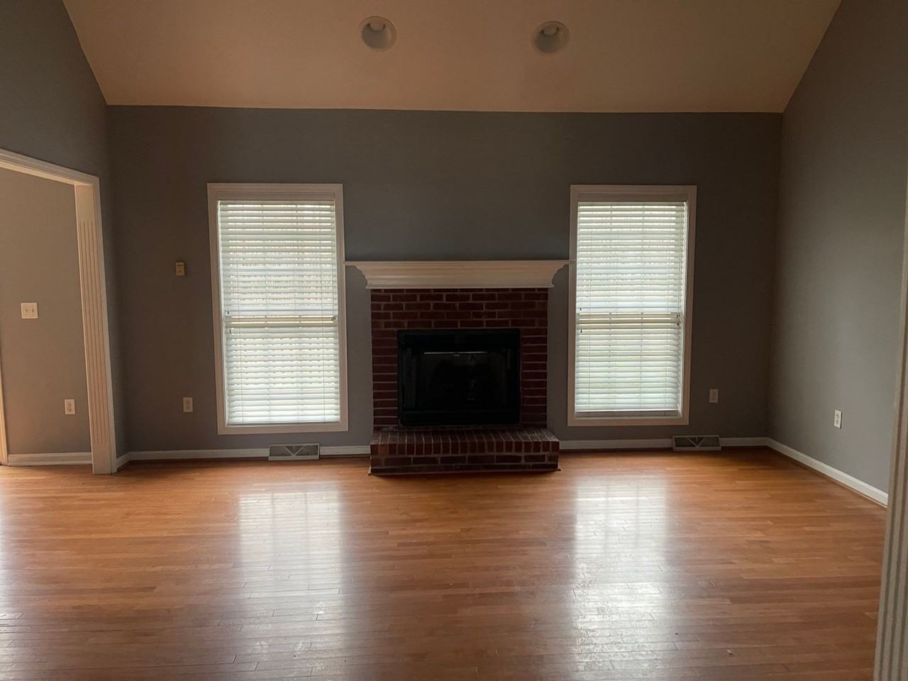 2145 Crossfield Dr - Photo 2 of 18
