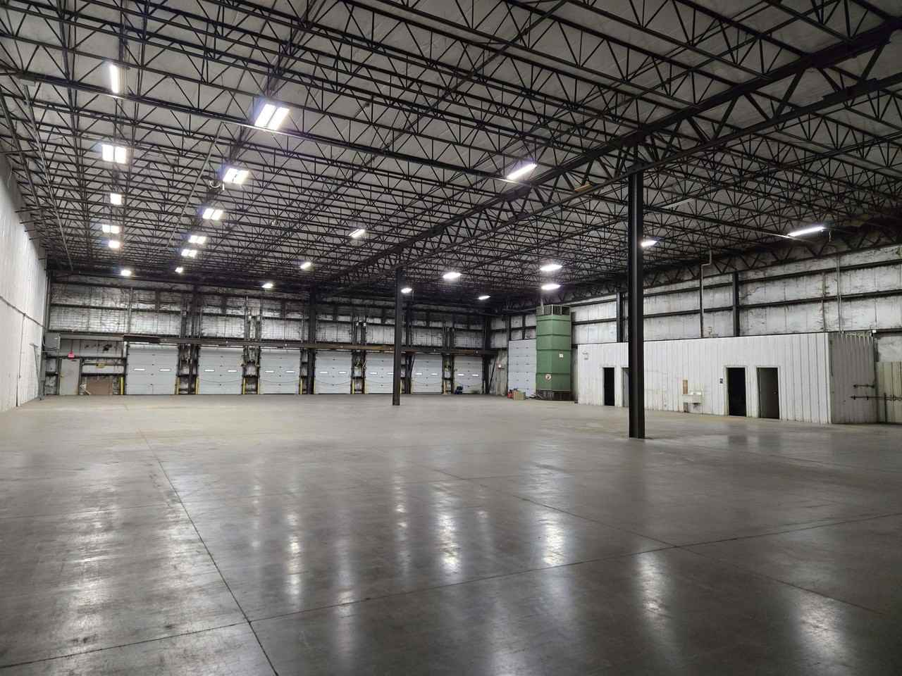 4949 Chavenelle Rd - Photo 3 of 8