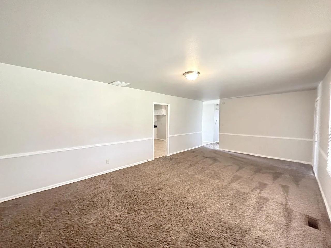 3200 Nw 37th St - Photo 3 of 15