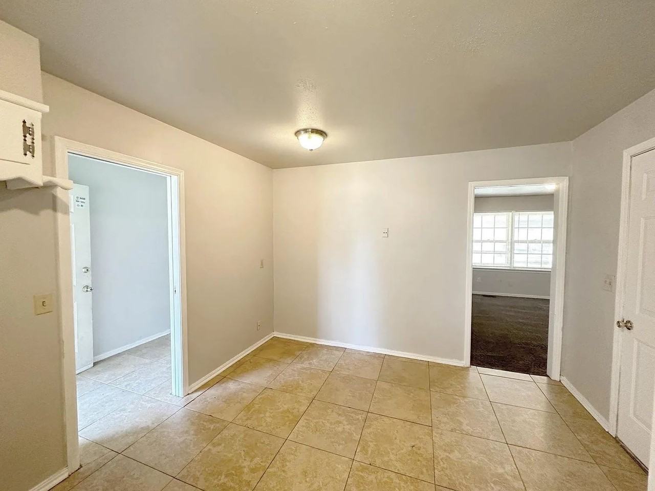 3200 Nw 37th St - Photo 4 of 15