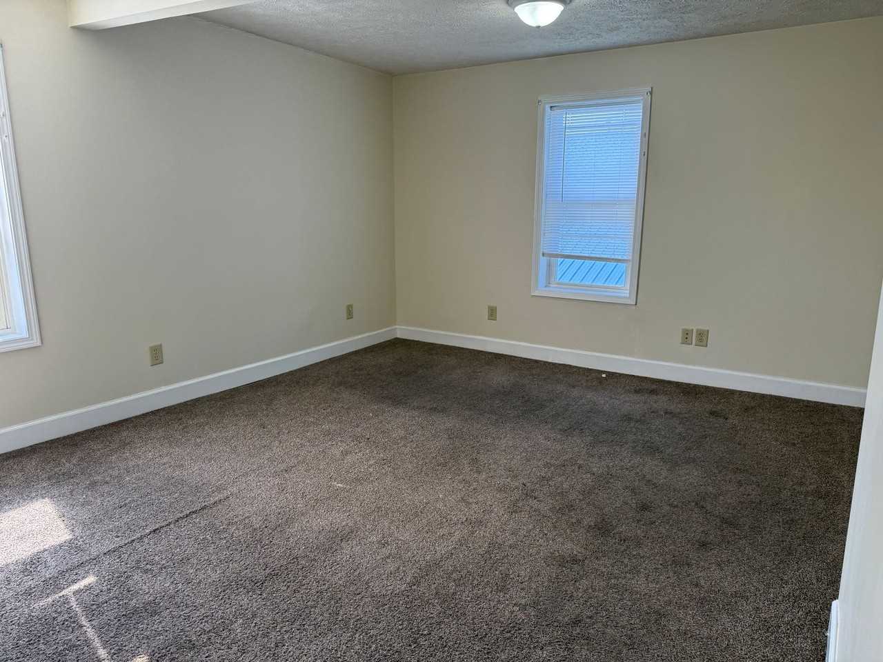 1017 S 25th St - Photo 3 of 6