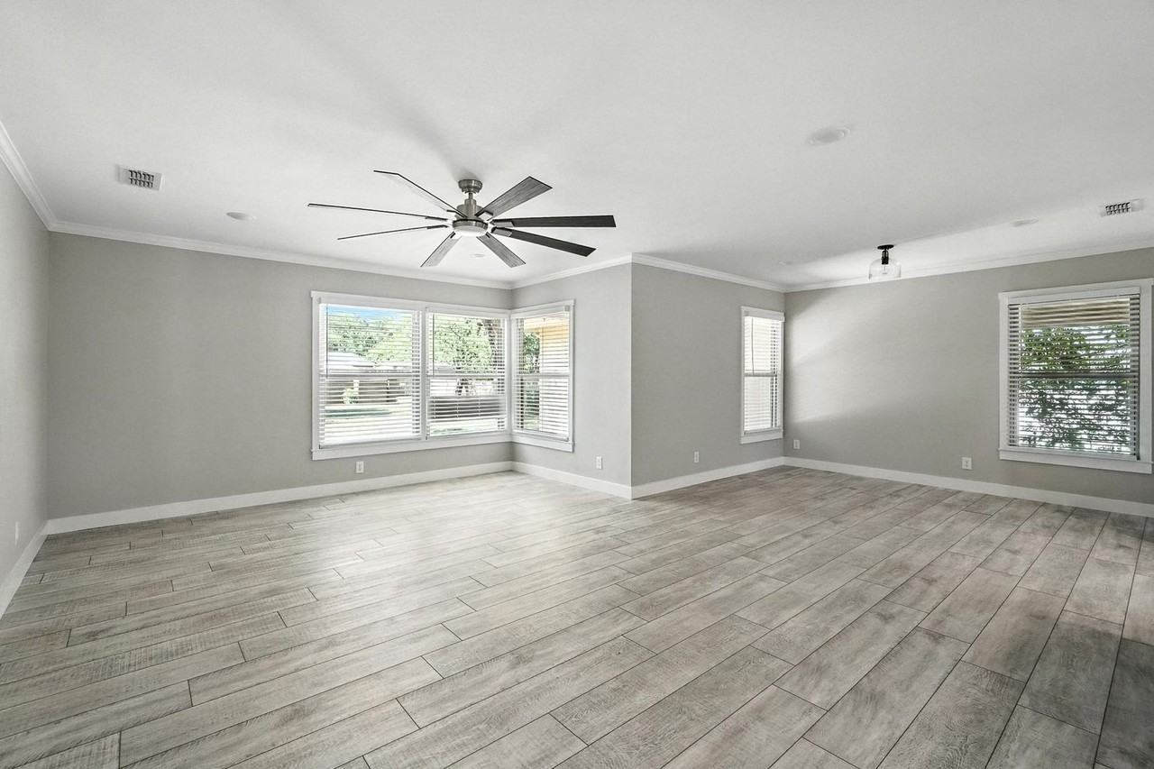 4057 Stratford St - Photo 2 of 35