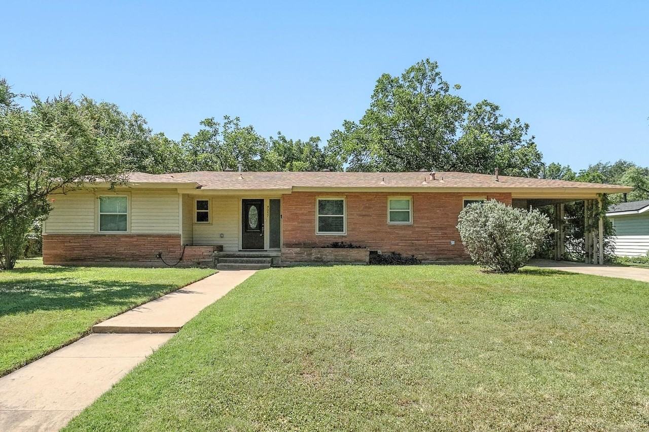 4057 Stratford St - Photo 3 of 35