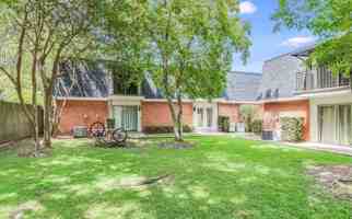 featured image of 211 Versailles Blvd #11