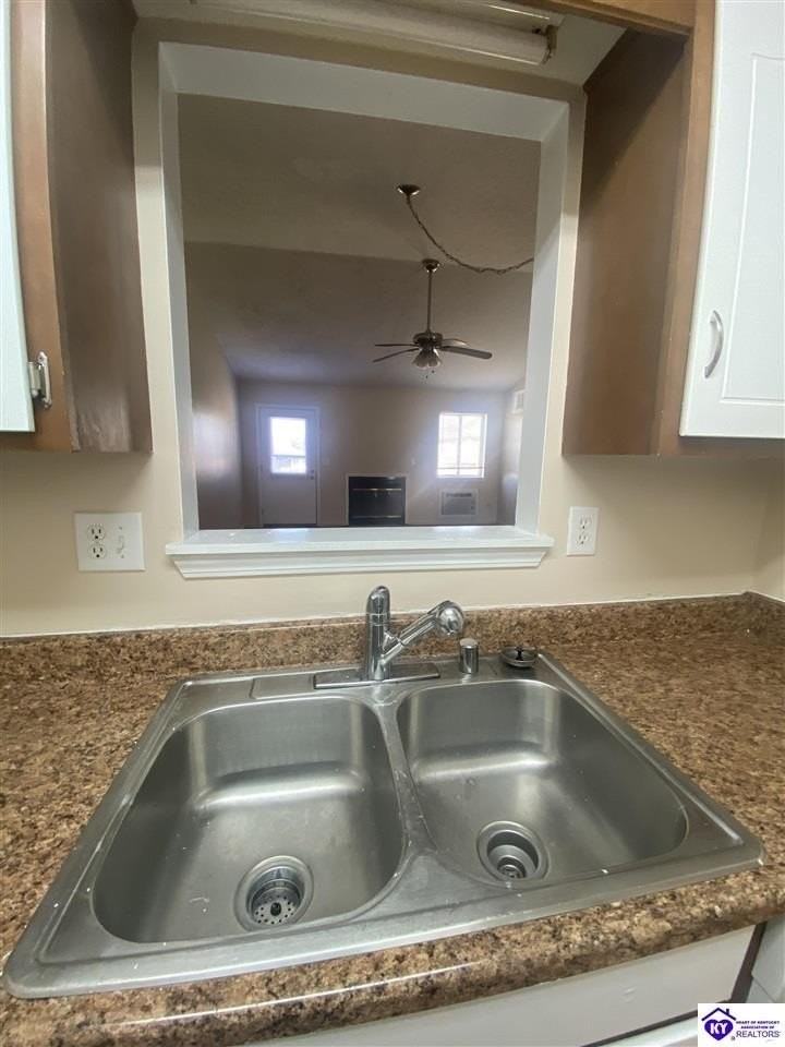 505 Independence Ct - Photo 4 of 12