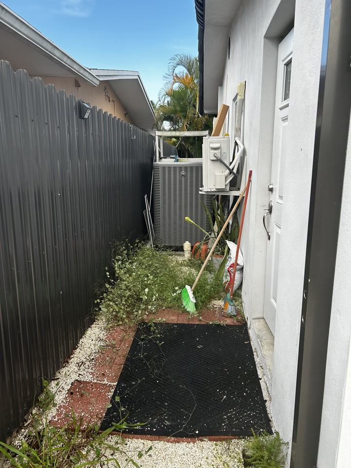 1615 North 28th Court - Photo 3 of 11