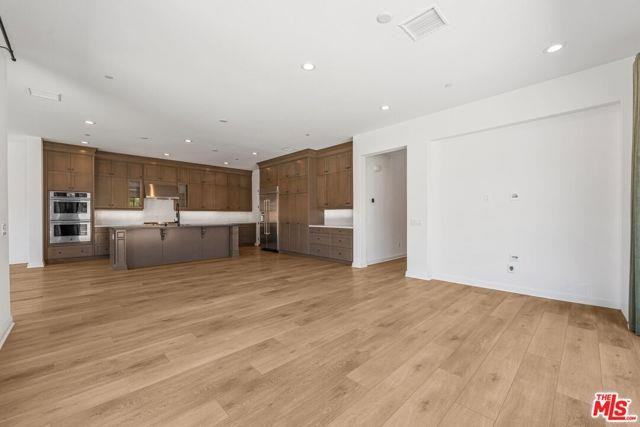 20705 Butternut Cir - Photo 2 of 8