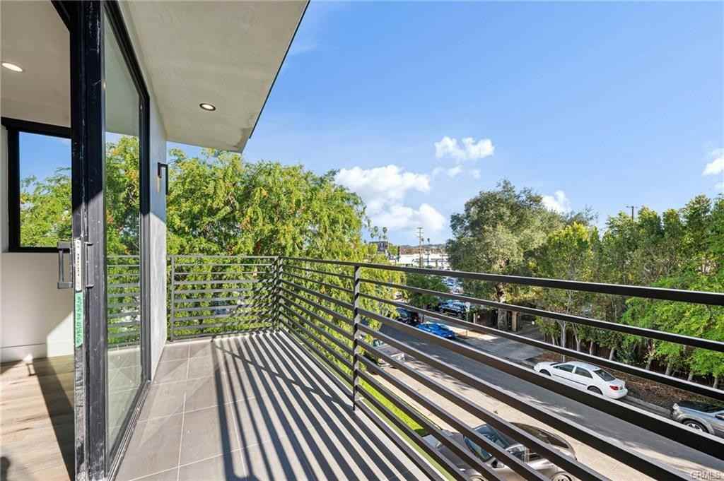 14523 Weddington St - Photo 2 of 8