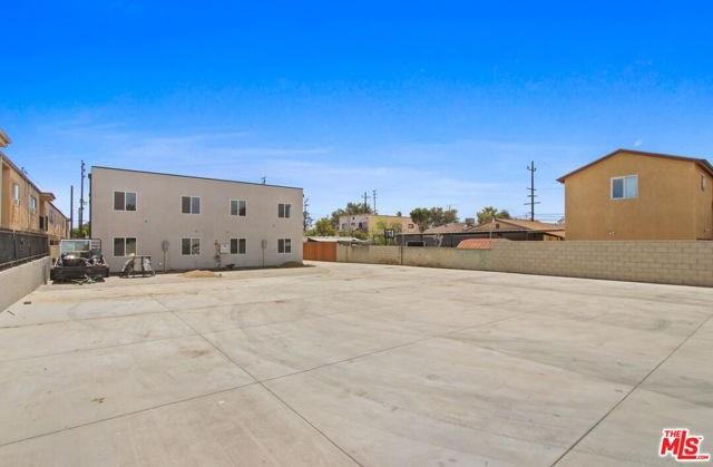 649 W 92nd St - Photo 5 of 8