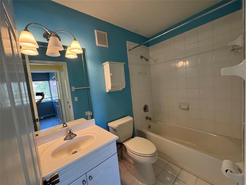7921 Nw 6th St #201 - Photo 5 of 12