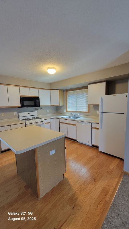 4306 E Jelinek Ave - Photo 2 of 25