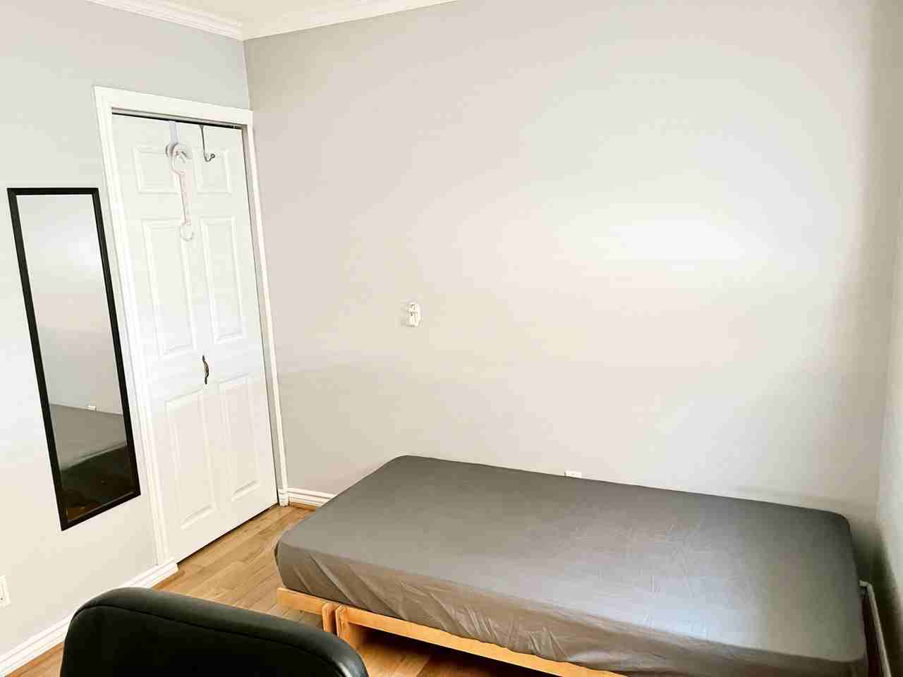 2392 Yeovil Road - Photo 2 of 13