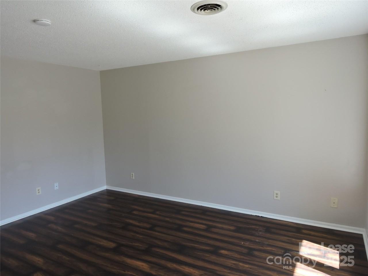 37 Elderberry Ln - Photo 5 of 13