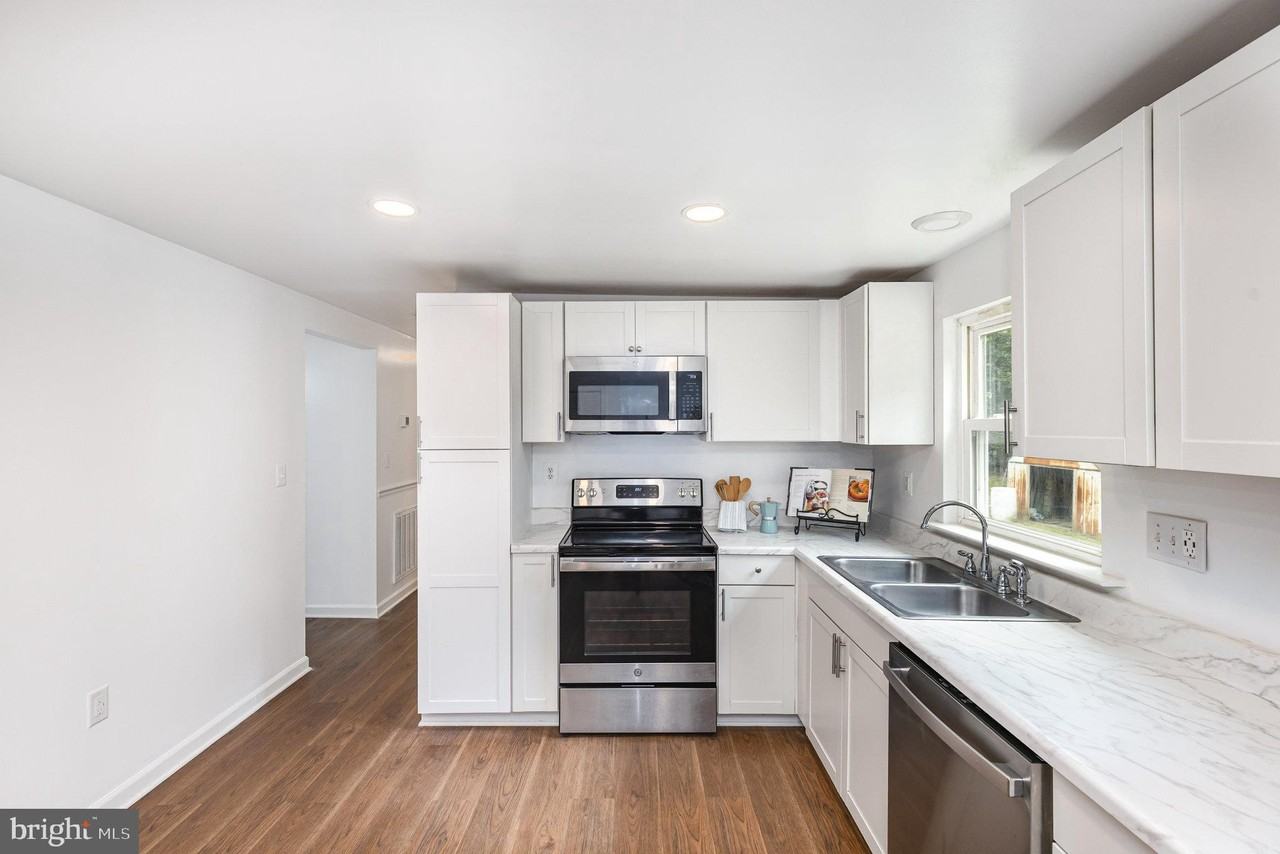 6024 Stanfield Rd - Photo 2 of 23