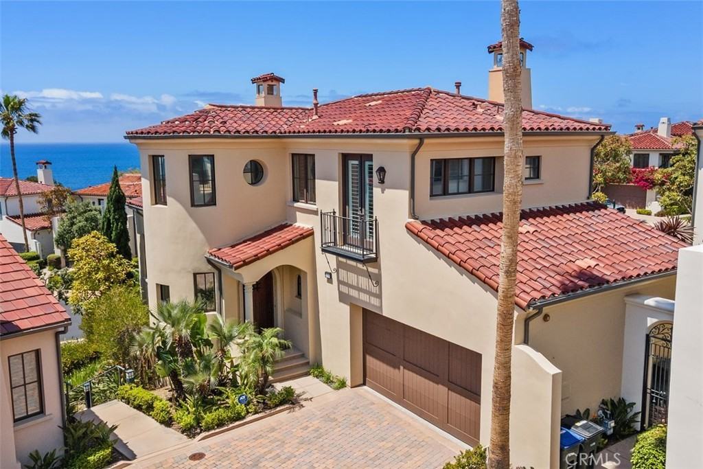 150 Sidney Bay Dr - Photo 3 of 47