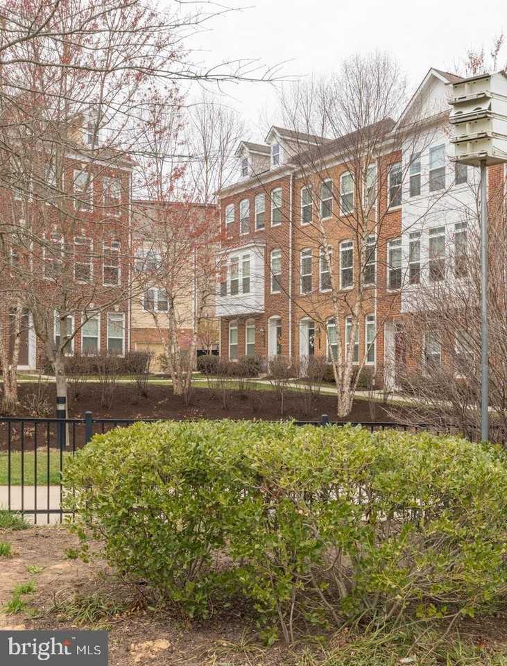 9427 Canonbury Sq - Photo 2 of 15