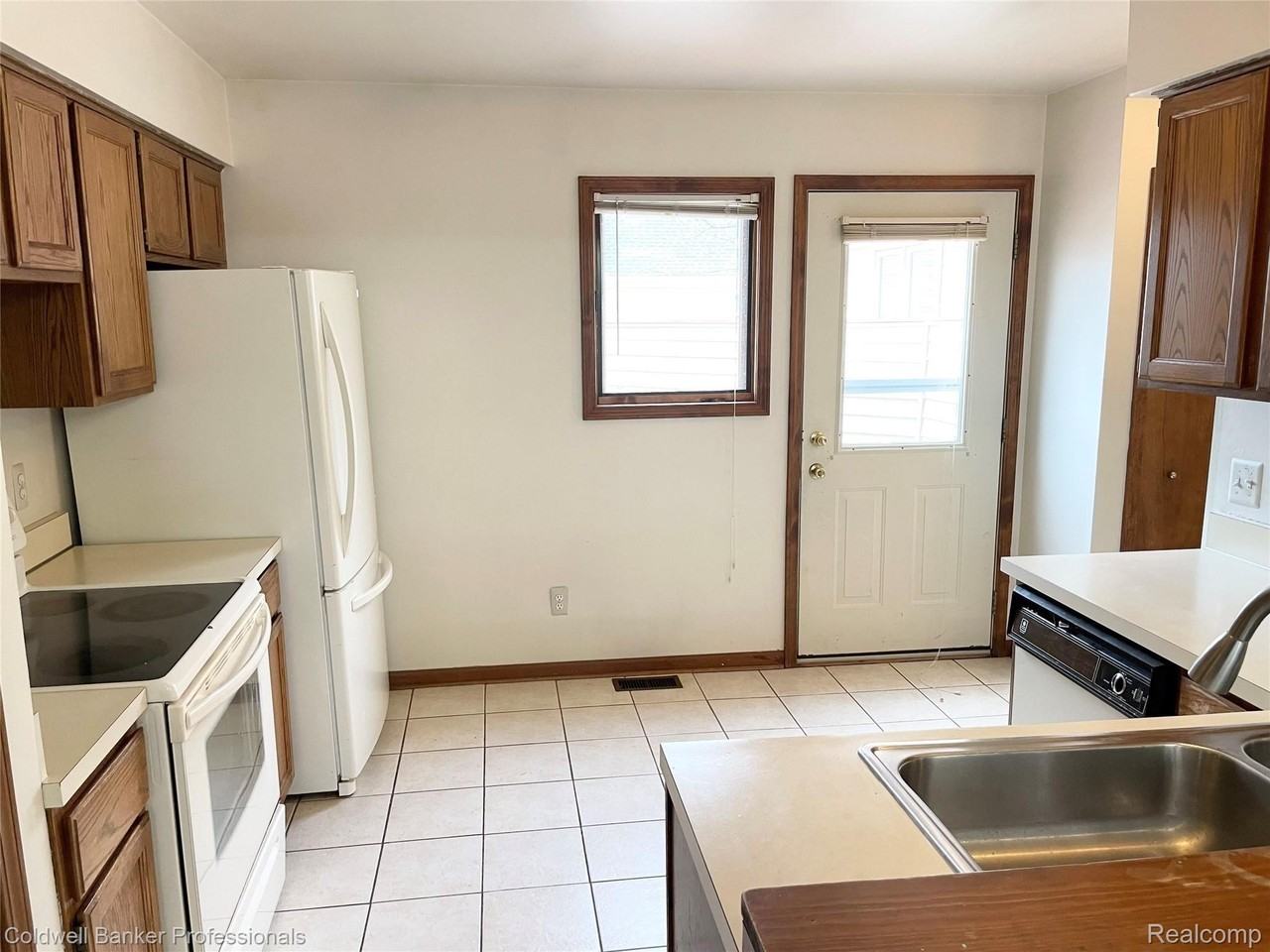 29676 Olympia Ct - Photo 7 of 24