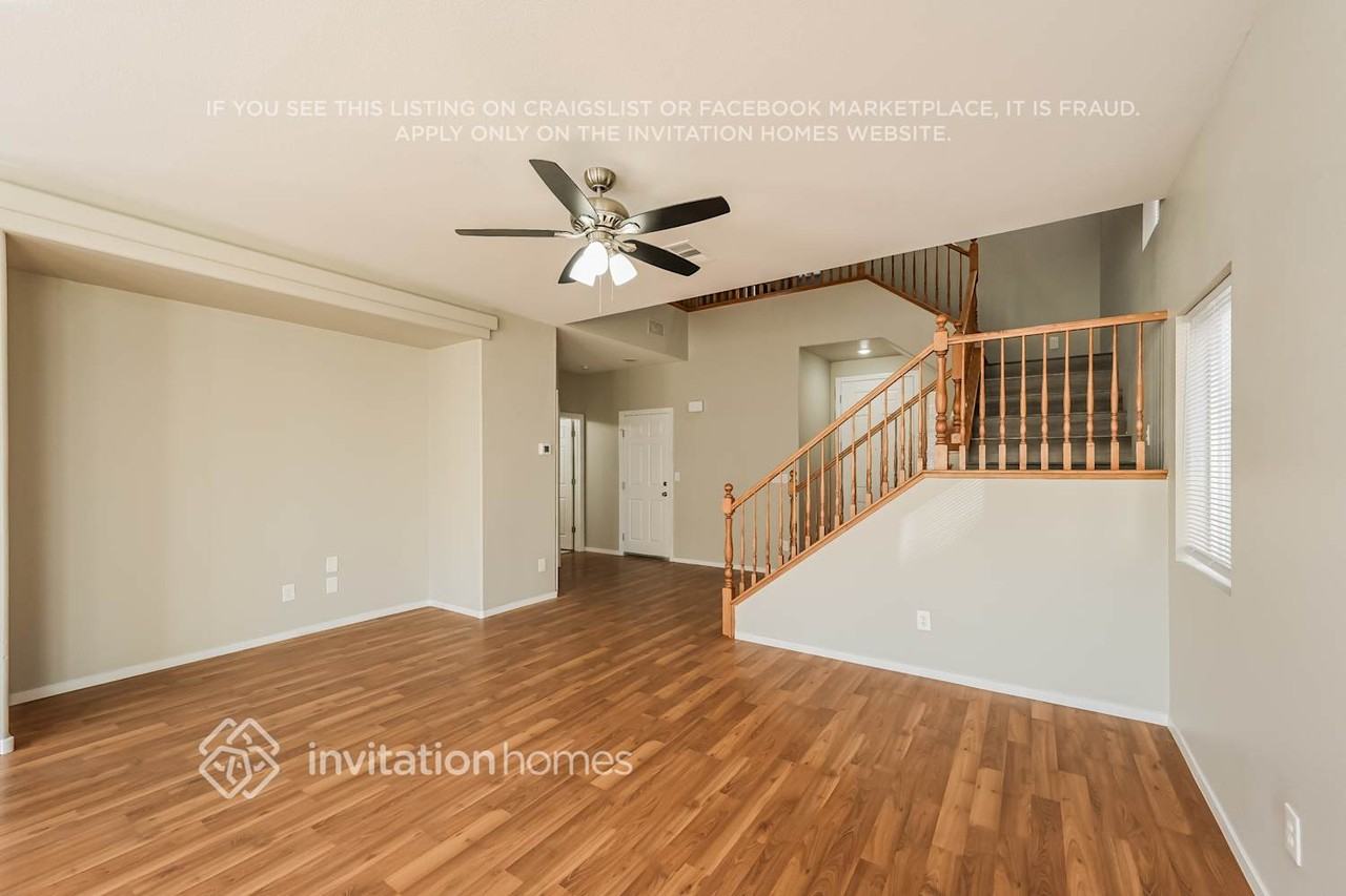 10422 Sky Gate St - Photo 2 of 16