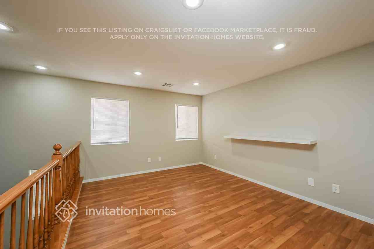 10422 Sky Gate St - Photo 5 of 16